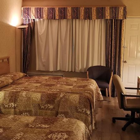 Hotel Motel Penn-Mass Труа-Ривьер Экстерьер фото