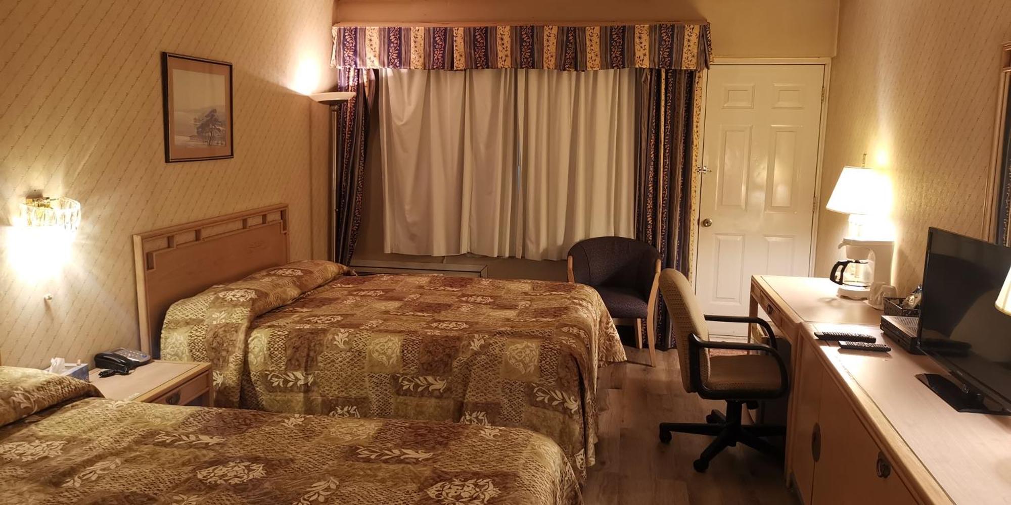 Hotel Motel Penn-Mass Труа-Ривьер Экстерьер фото