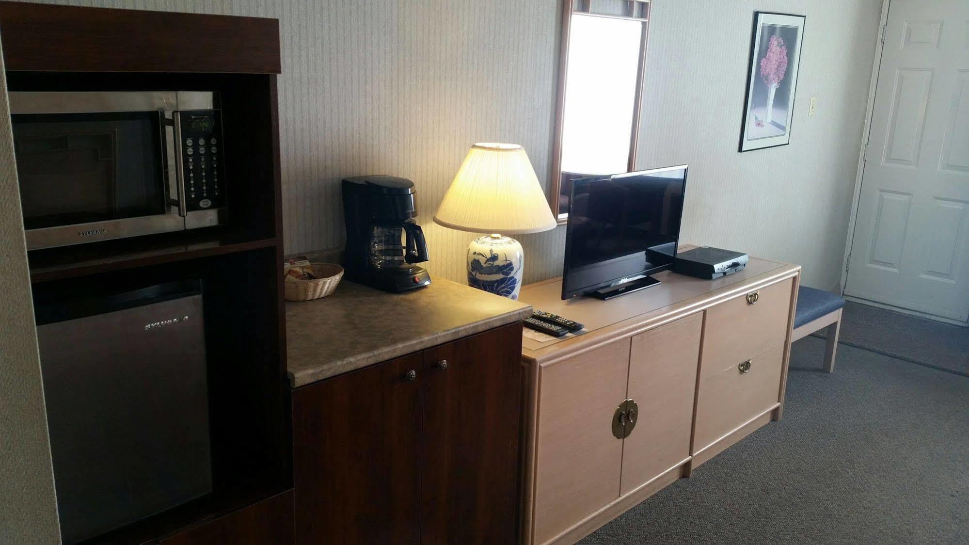 Hotel Motel Penn-Mass Труа-Ривьер Экстерьер фото
