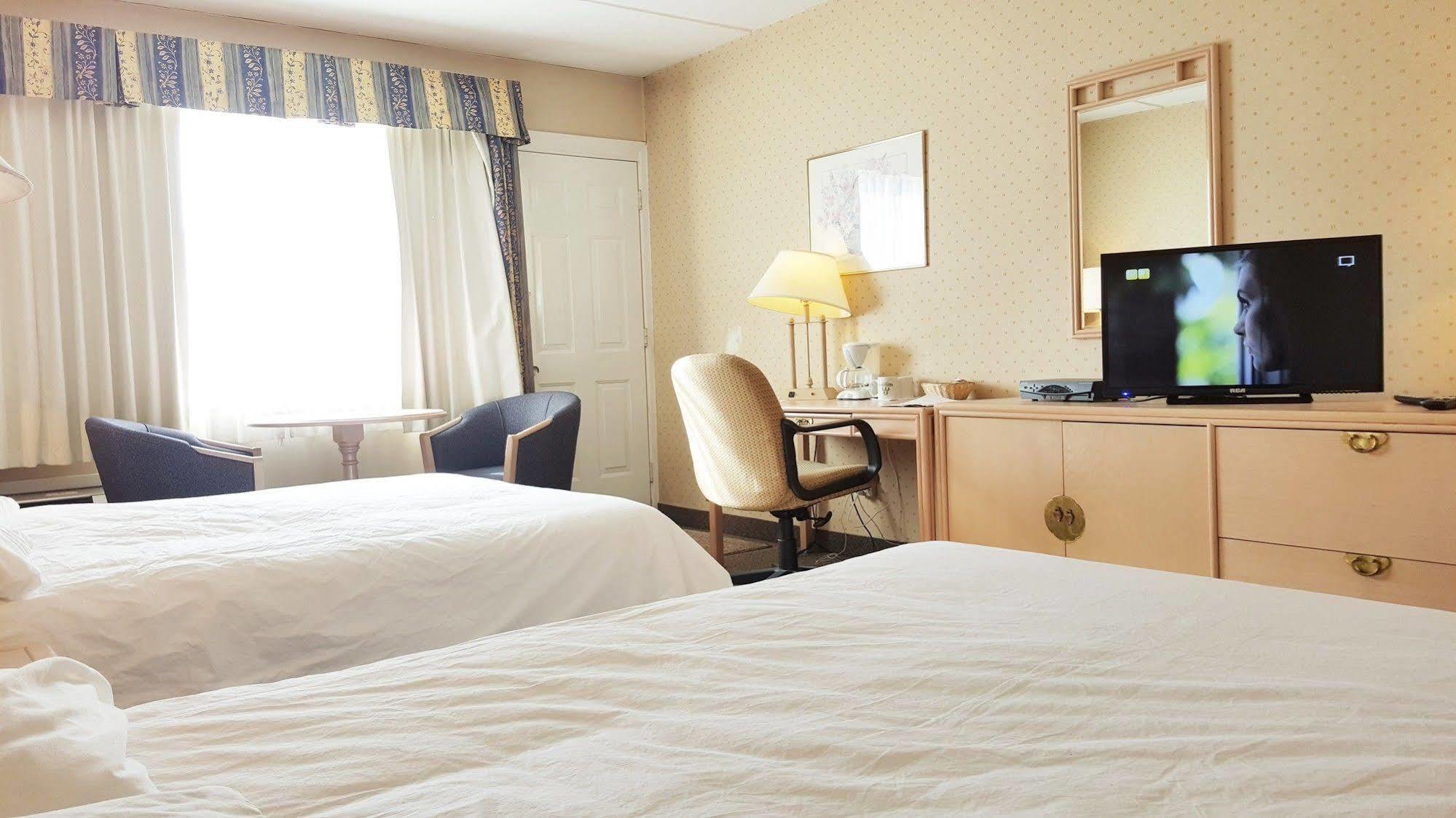 Hotel Motel Penn-Mass Труа-Ривьер Экстерьер фото