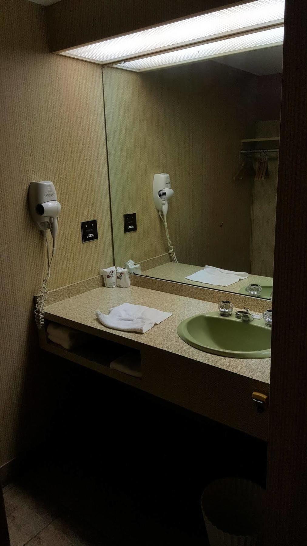 Hotel Motel Penn-Mass Труа-Ривьер Экстерьер фото