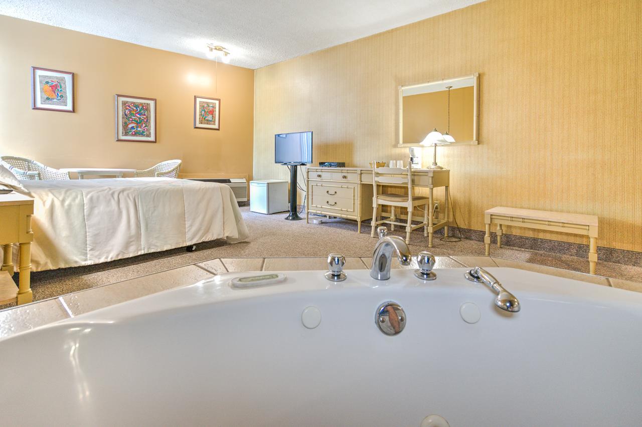 Hotel Motel Penn-Mass Труа-Ривьер Экстерьер фото